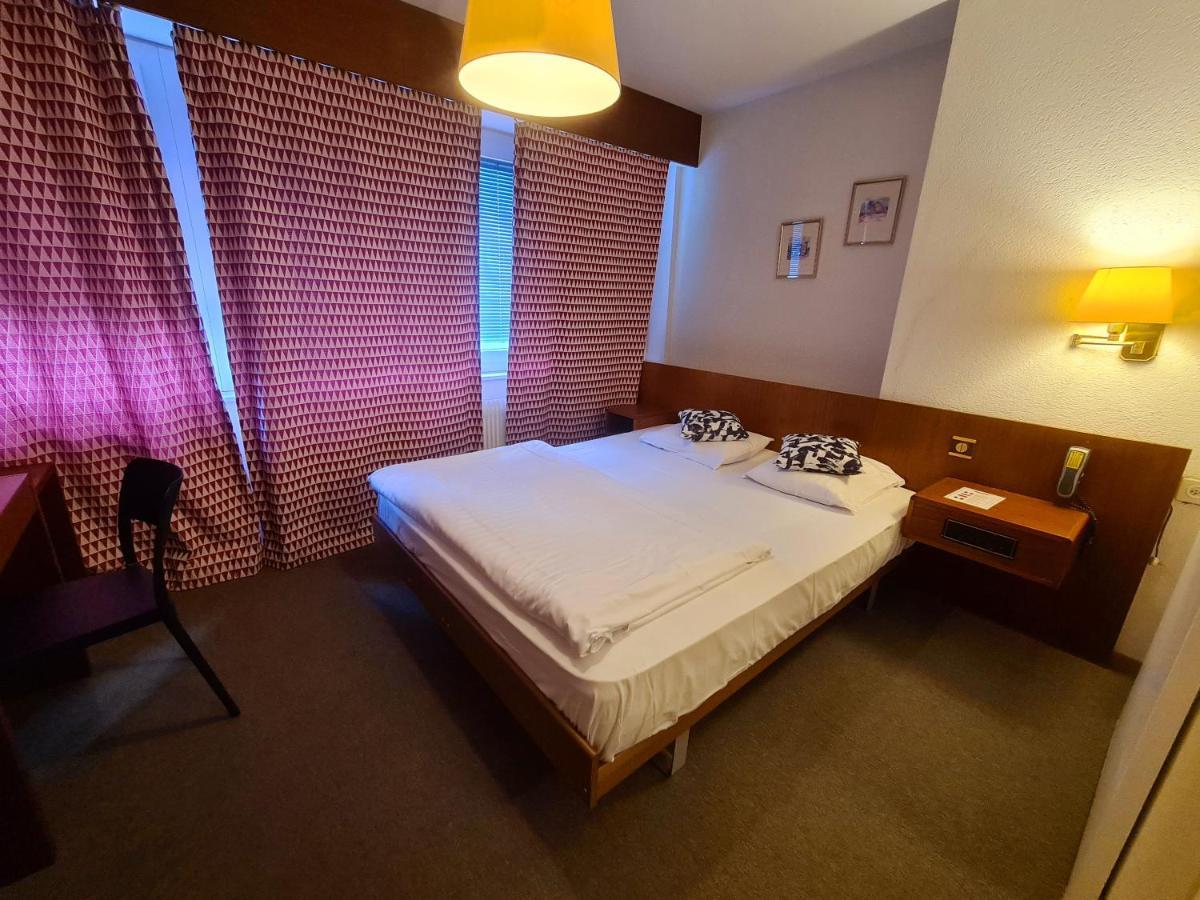 Hotel De La Poste Martigny - City Center Экстерьер фото