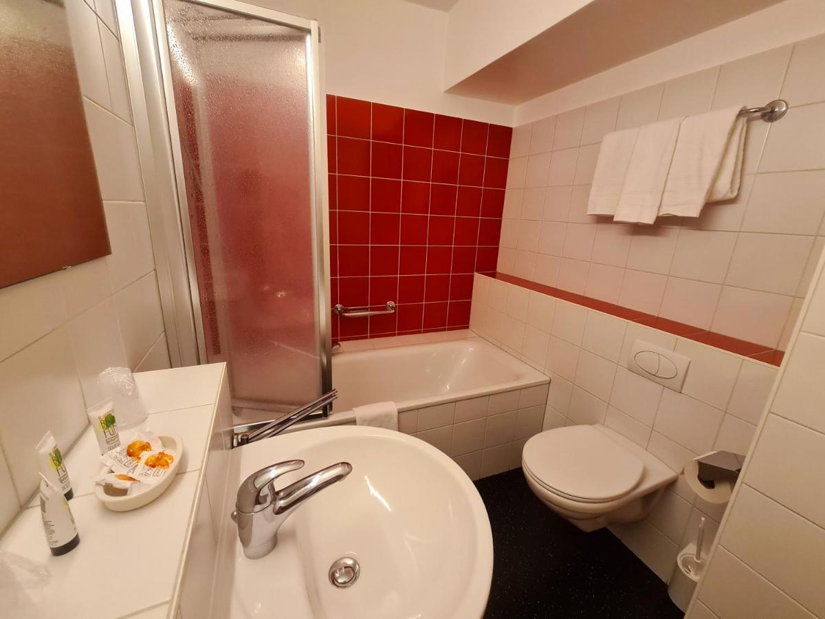 Hotel De La Poste Martigny - City Center Экстерьер фото
