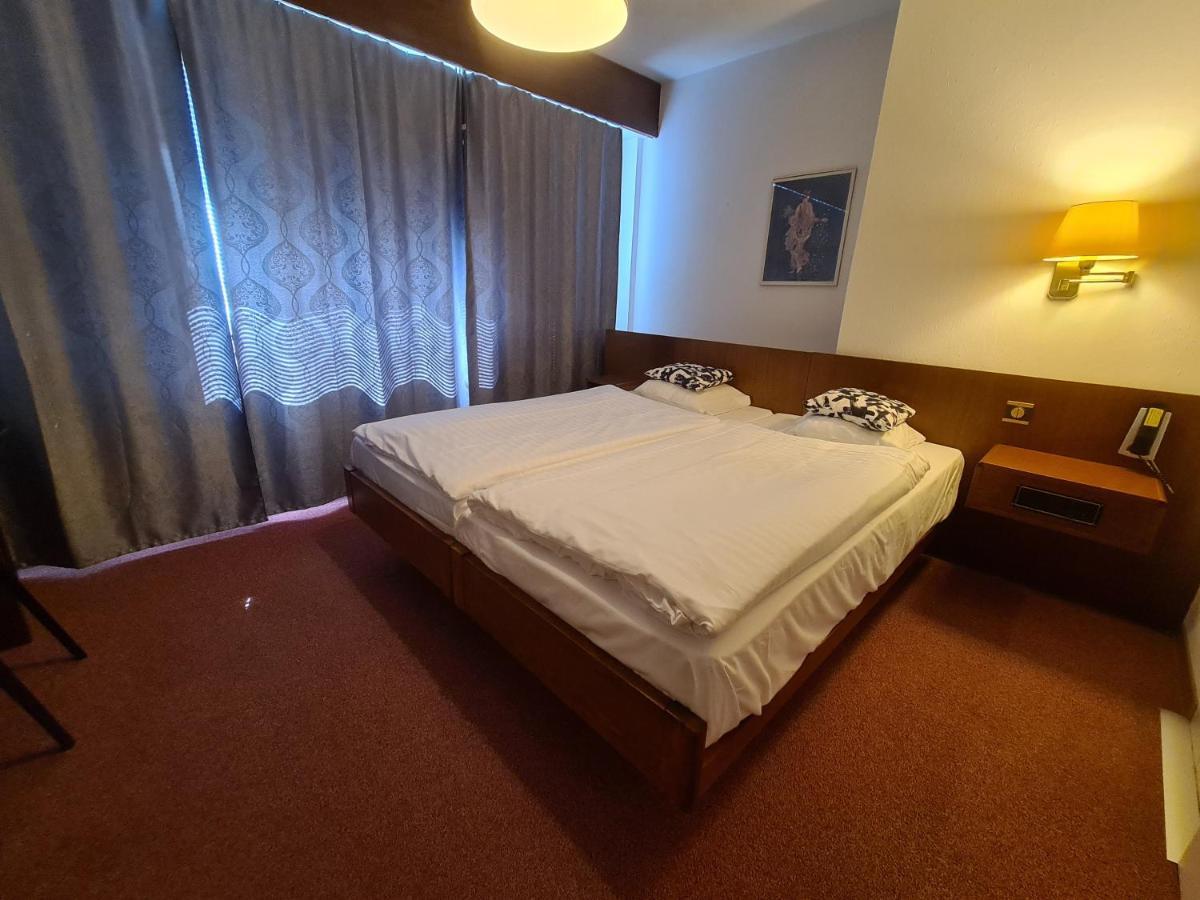Hotel De La Poste Martigny - City Center Экстерьер фото